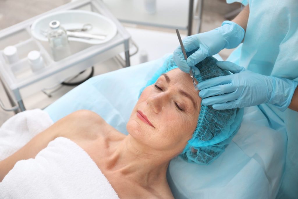 femme-chirurgie-esthetique-par-marquage